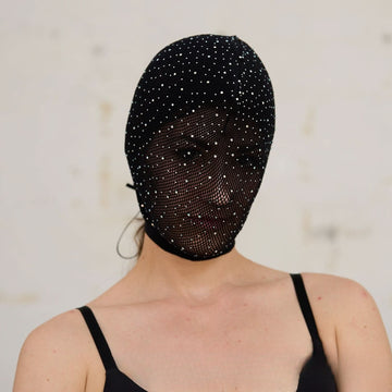 Strumpfmaske mit Diamanten